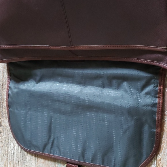 BUXTON Brown Leather Messenger Satchel. UNISEX - Picture 8 of 11